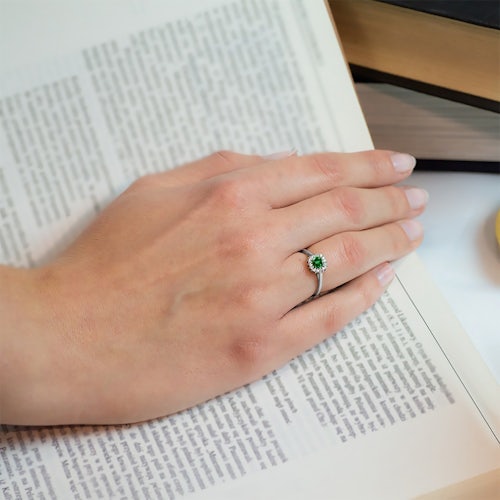 Pierścionek zaręczynowy SAVICKI: białe złoto, szmaragd